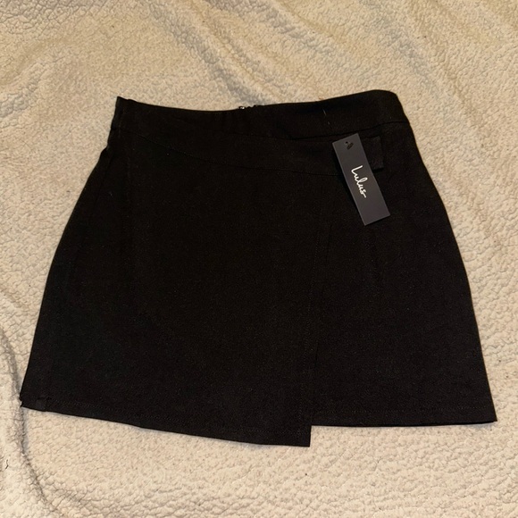 Lulu's Black Asymmetrical Skort Size S - Picture 2 of 6